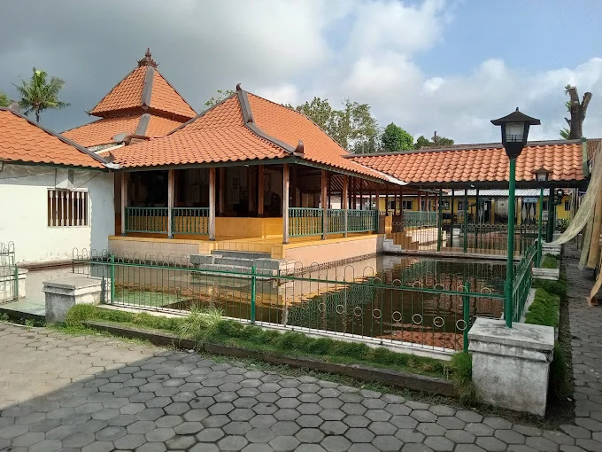 Masjid Sulthoni Plosokuning