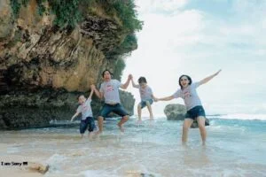 Eksplorasi Keindahan Alam di Pantai Baron, Pesona Wisata di Gunung Kidul