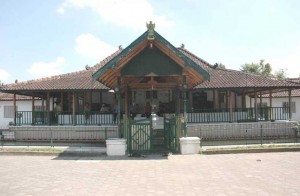 Menyingkap Keindahan Sejarah, Masjid Sulthoni Plosokuning