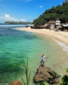 Pantai Sundak, Keindahan Alam dan Sejarah yang Membekas
